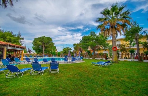Laganas Apartment | Splash Pool Bar