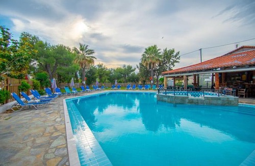 Laganas Apartment | Splash Pool Bar
