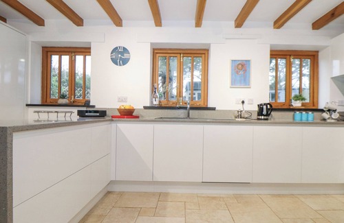 Wadebridge Cottage | SPLATT BARN, family friendly, character holiday cottage in Rock