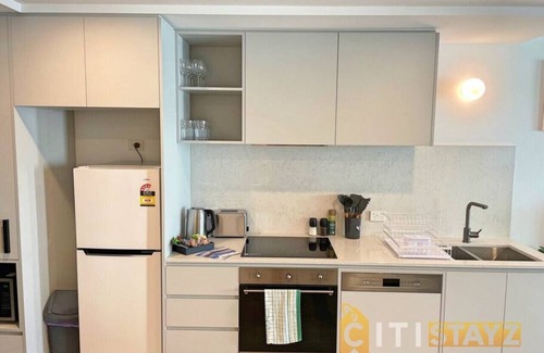 Reid Apartment | Splendid 2bd 1bth 1csp Apt - Superb CBD Location