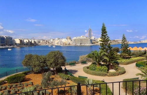 Swieqi Apartment | Splendid 2BR Apartment, steps to St Georges Bay