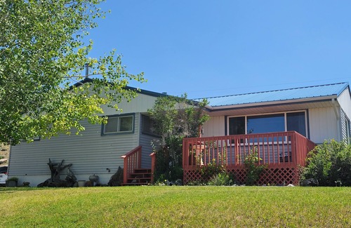 Meeteetse House | Splendid Absaroka Mountain and Greybull River View