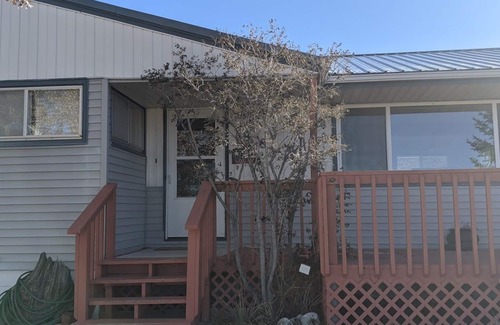 Meeteetse House | Splendid Absaroka Mountain and Greybull River View
