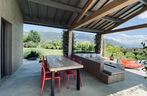 Saint-Jean-de-Moirans House | Splendid villa with pool in a haven of peace