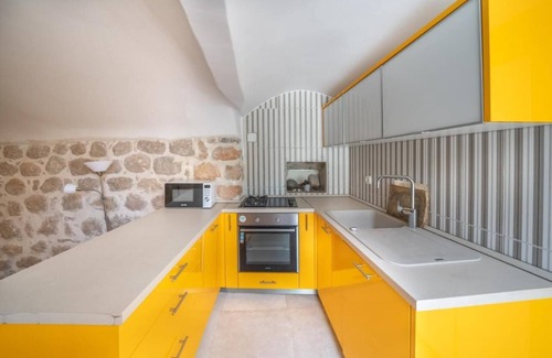 Perast Villa | Splendid two-storey villa by the sea!