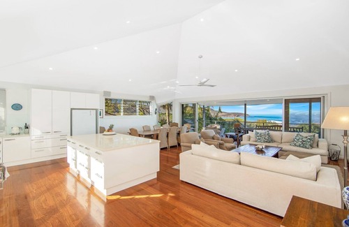 Killcare House | 'Splendour on Grandview' by Accom Holidays