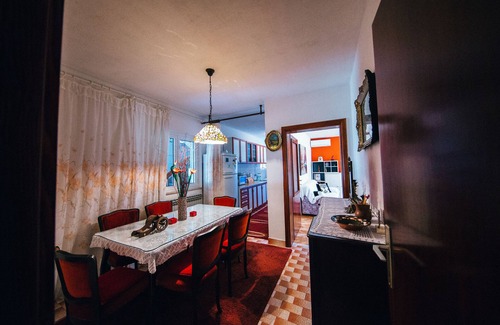 Podstrana Apartment | Split Podstrana: House with garden