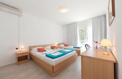 Zivogosce House | Split Region, town of Makarska, nature park Biokovo with Sky Walk, pets allowed