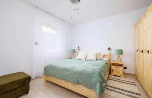 Wisla Apartment | Spokojna Cozy Apartment with Patio & Parking in Wisła by Noclegi Renters