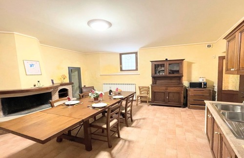 Spoleto Villa | Spoleto detached villa centrally located - car unnecessary - wifi - sleeps 10