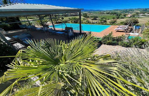 Spoleto Villa | Spoleto-poolside-slps 20, Gardens, pool, jaccuzzi - a fairy tale setting !