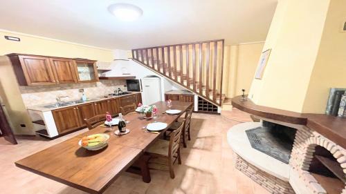 Spoleto Villa | Spoleto storico spacious city house - car unnecessary - wifi - sleeps 10