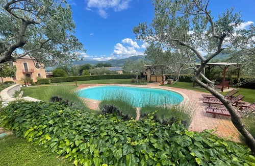 Spoleto Villa | Spoleto Tranquilita sleeps 20 with Wifi Pool Yoga Studio Gardens and Views