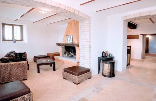 San Brizio Villa | SPOLETO TRANQUILITA + POOL. SLEEPS 20. ROME 1 HOUR