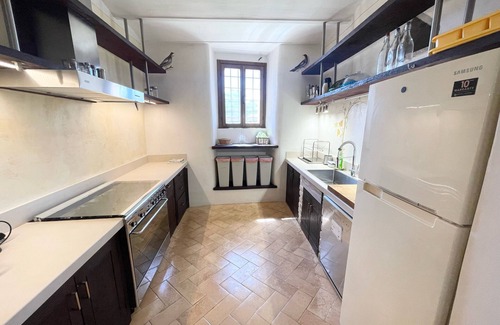 San Brizio Villa | Spoleto Tranquilita. Slps 20. Wifi. Pool. Yoga Studio. Gardens. Fantastic Views.