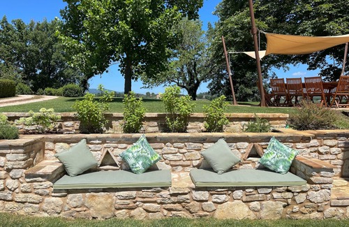 Spoleto Villa | Spoleto Tranquilita. Slps 16. Wifi. Pool. Yoga Studio. Gardens. Fantastic Views.