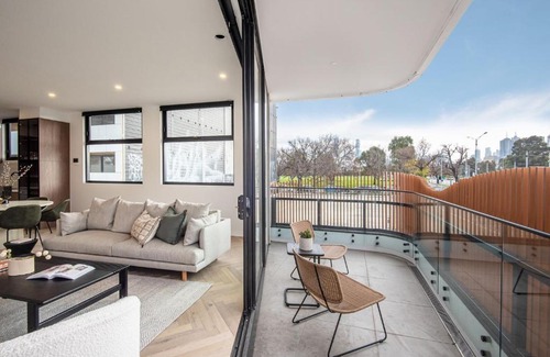Cremorne House | Sport Precinct Luxury Style over four levels