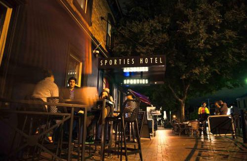 Launceston CBD Hotel | Sporties Hotel