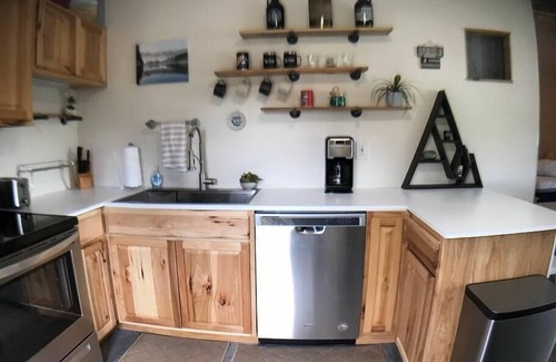 Big Sky Apartment | Sporty Mountain & Lake View 3rd Floor Studio