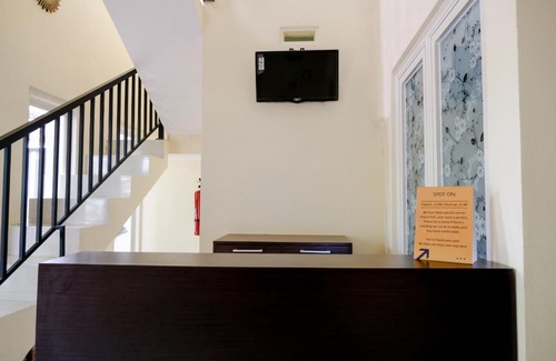 Lumajang Hotel | SPOT ON 1878 Griya Bunda Family