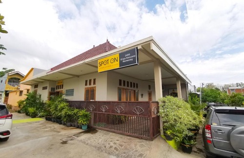 Banyuwangi Hotel | SPOT ON 2490 Griya Kencana Homestay
