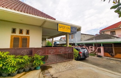 Banyuwangi Hotel | SPOT ON 2490 Griya Kencana Homestay