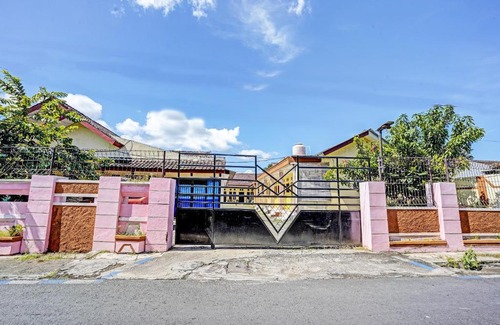 Banyuwangi Hotel | SPOT ON 92372 Rinda Homestay Syariah & Resto