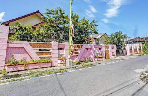 Banyuwangi Hotel | SPOT ON 92372 Rinda Homestay Syariah & Resto