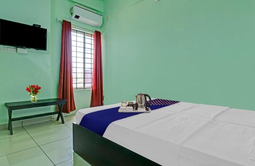 Chirayinkil Hotel | SPOT ON Ar Lodge Non Ac Rooms