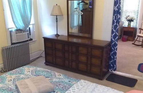 Enola Apartment | Spotless 2nd Fl 1Bdrm Studio with parking Near 3 Hospitals / Capitol Complex
