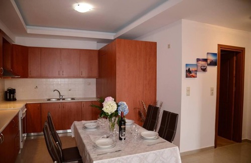 Sissi Apartment | Spotless Apt in the heart of Sisi