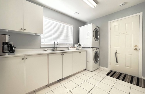 Blueridge House | Spotless Guest Suite & Breakfast, McCartney Park, North Vancouver, DeepCove area
