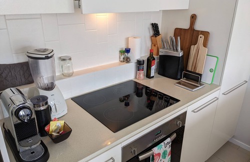 West End Apartment | Sprawling + bright West End aerie close to everything!