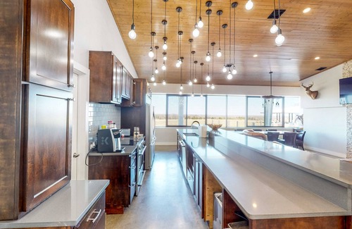 Pawnee House | Sprawling retreat with two lodges, entertainment