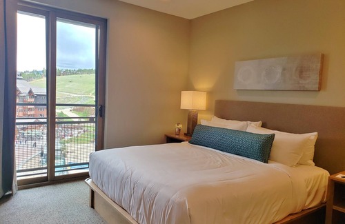 Peak 8 Resort | SPRING BREAK - SLOPESIDE Luxury Ski-in/Ski-out- Grand Colorado Peak 8 - SLEEPS 4
