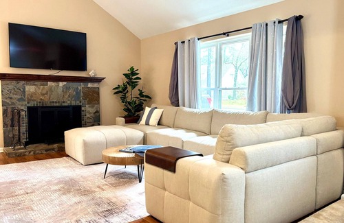 Spring House | Spring Breeze in Texas, 4 Bedrooms with Charming Pool