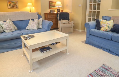 Chedworth Cottage | SPRING COTTAGE, pet friendly, character holiday cottage in Bibury