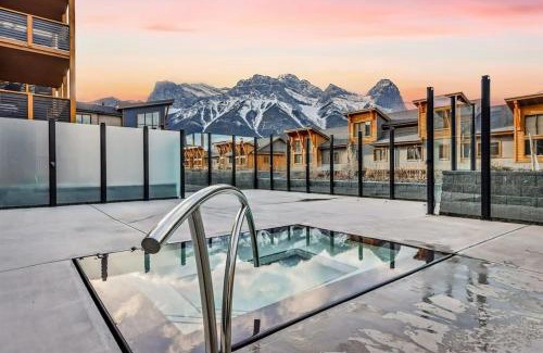 Canmore Apartment | Spring Creek Luxury King One Bedroom at White Spruce Lodge