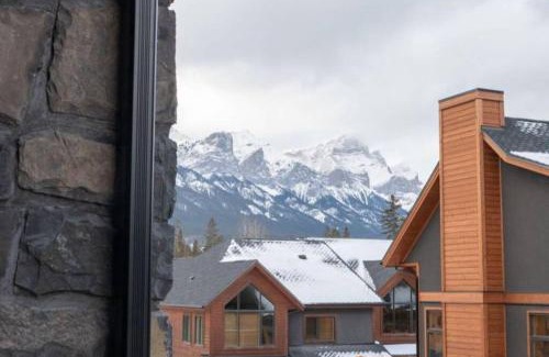 Canmore Apartment | Spring Creek Luxury King One Bedroom at White Spruce Lodge