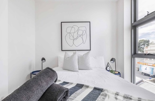 Moonee Ponds Apartment | Spring Racing here you come!
