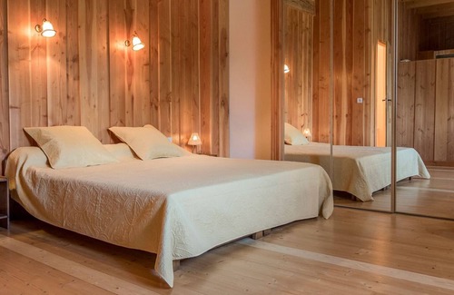 Le Clerjus Bed & Breakfast | Spring Room with Park and Nature Activities
