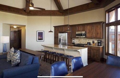 Park City Cabin | Spring Ski Week in the Canyons- Ski In/Ski Out