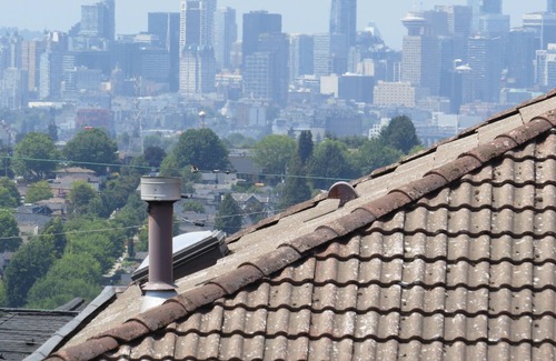 Burnaby House | Springer Vacation Home is located atop peaceful Capitol Hill in North Burnaby.