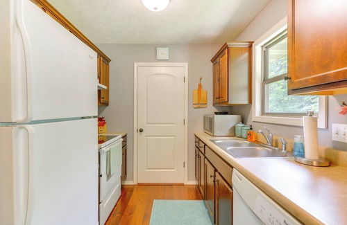 Brookline Station House | Springfield Area Home ~ 12 Mi to Downtown!