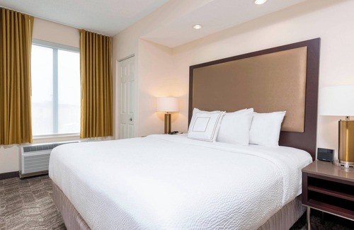 Alpine Center Hotel | SpringHill Suites by Marriott Grand Rapids North