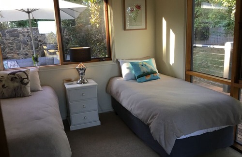 Spring Hill House | Springhill Views-Country Retreat-sleeps12
