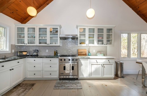Clearwater Beach House | Springs Chic, Steps from private Gardiners Bay beach!