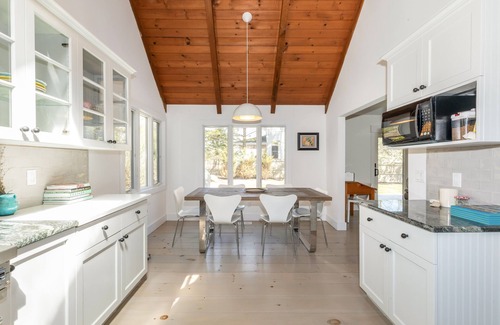 Clearwater Beach House | Springs Chic, Steps from private Gardiners Bay beach!
