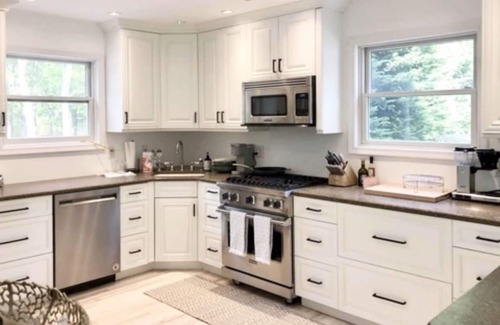 Springs House | Springs getaway w/backyard pool, close to downtown & kid-friendly amenities