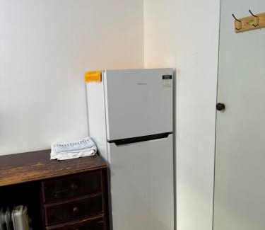 Springvale South House | Springvale couple room with shared bathroom
